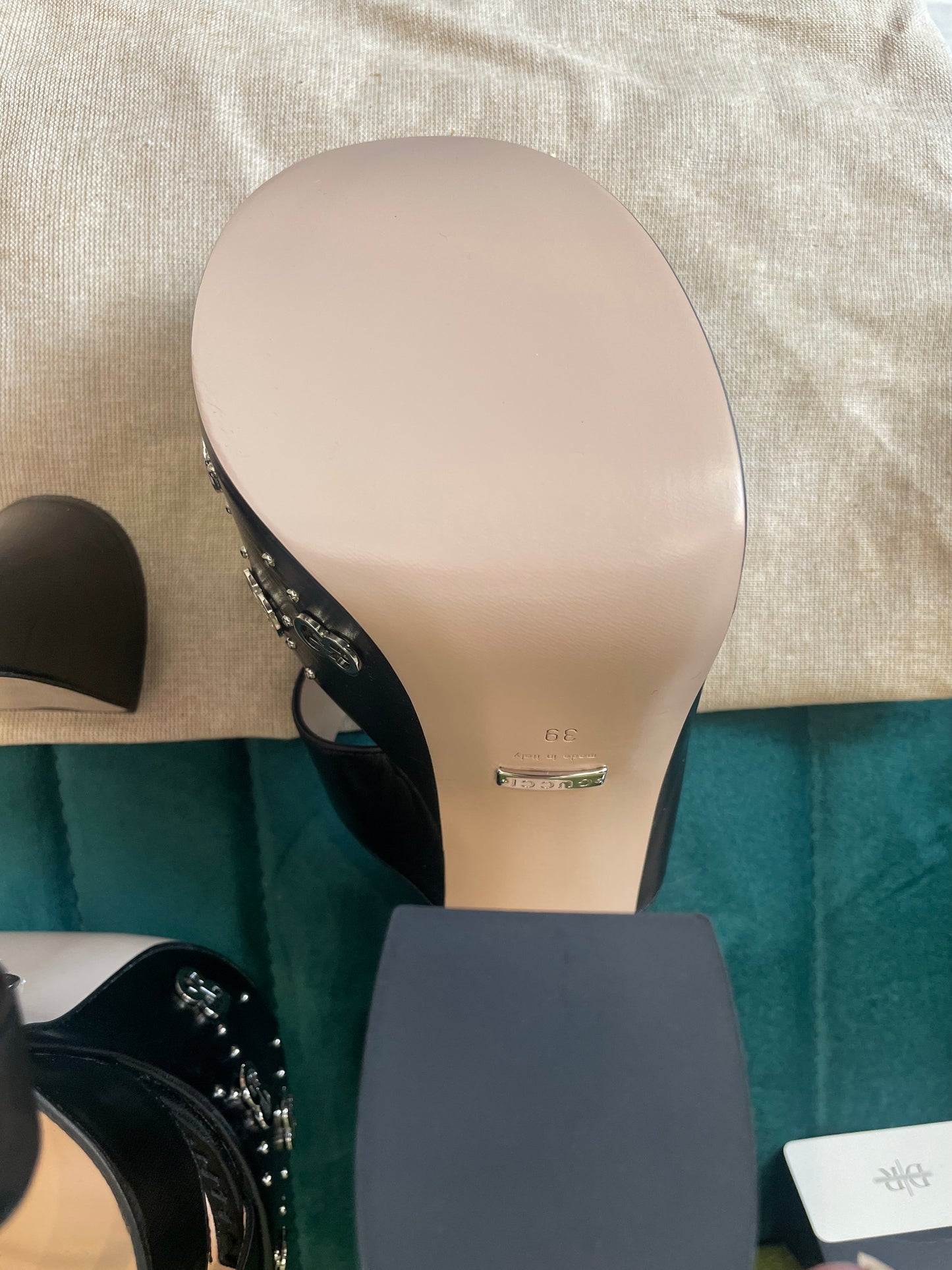 Gucci WOMEN'S SANDAL WITH INTERLOCKING G STUDS size 39