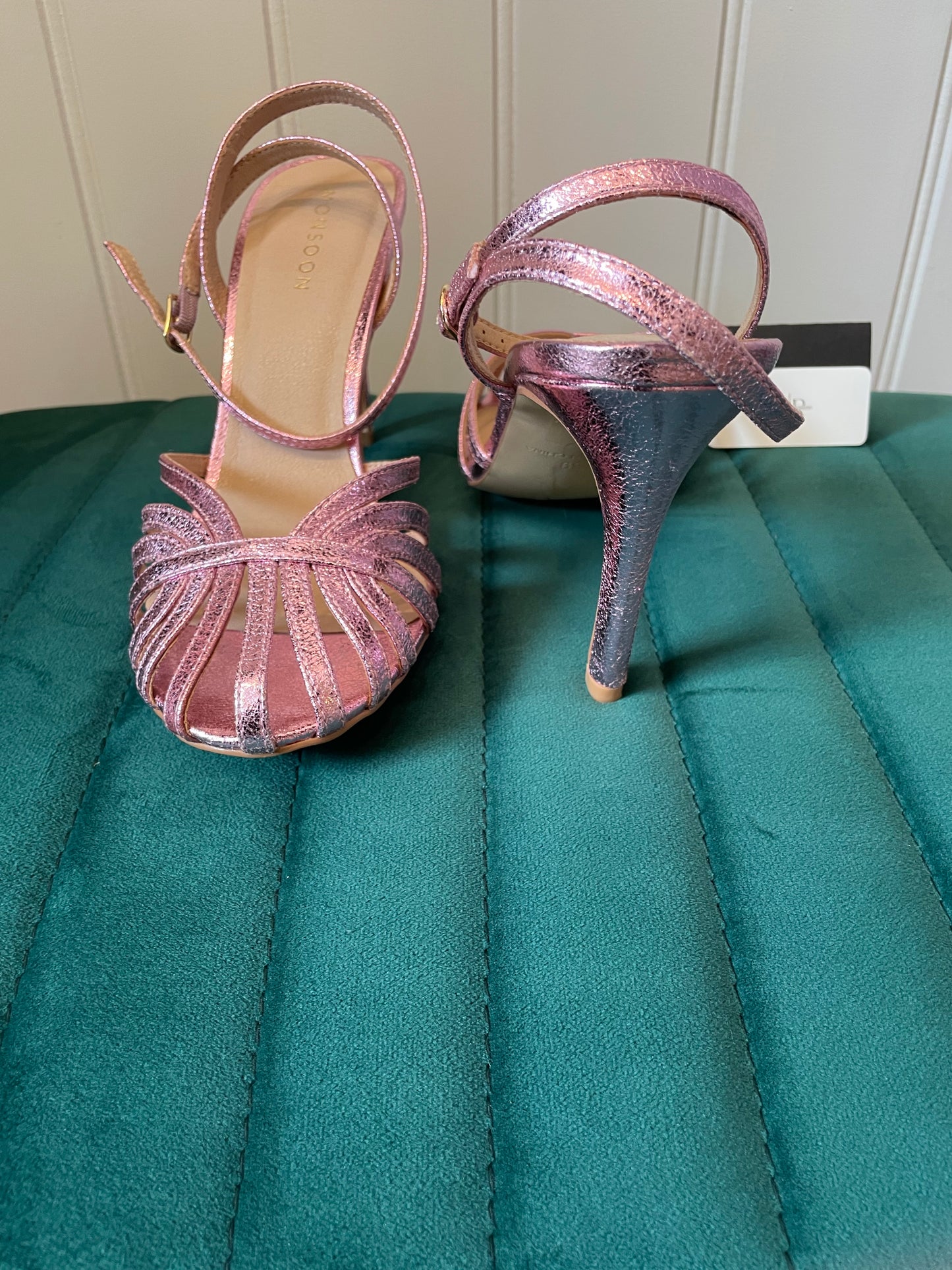 Monsoon size 39