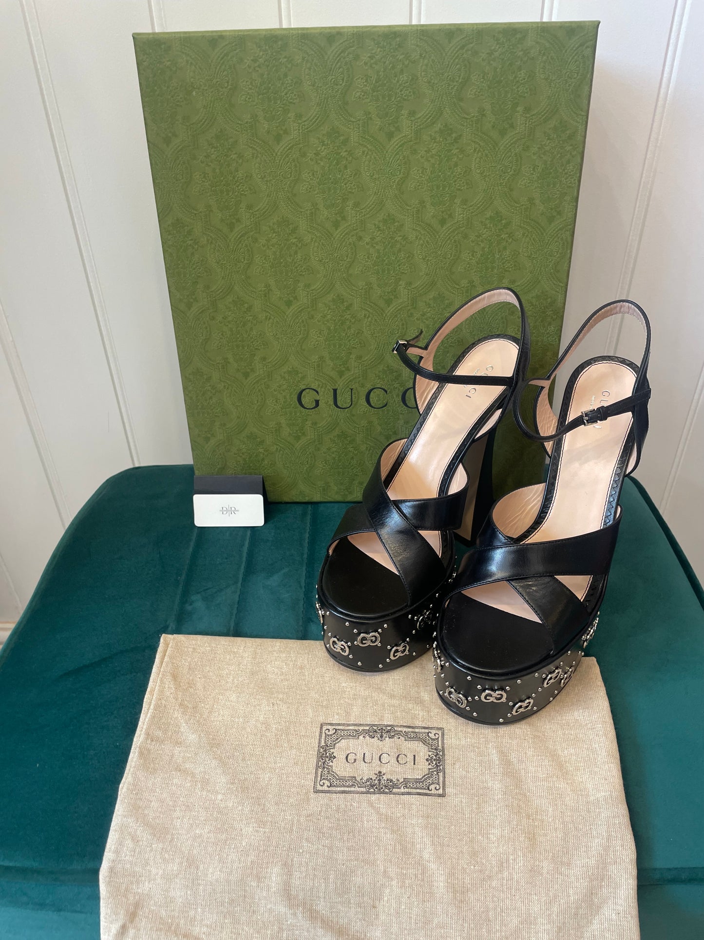 Gucci WOMEN'S SANDAL WITH INTERLOCKING G STUDS size 39