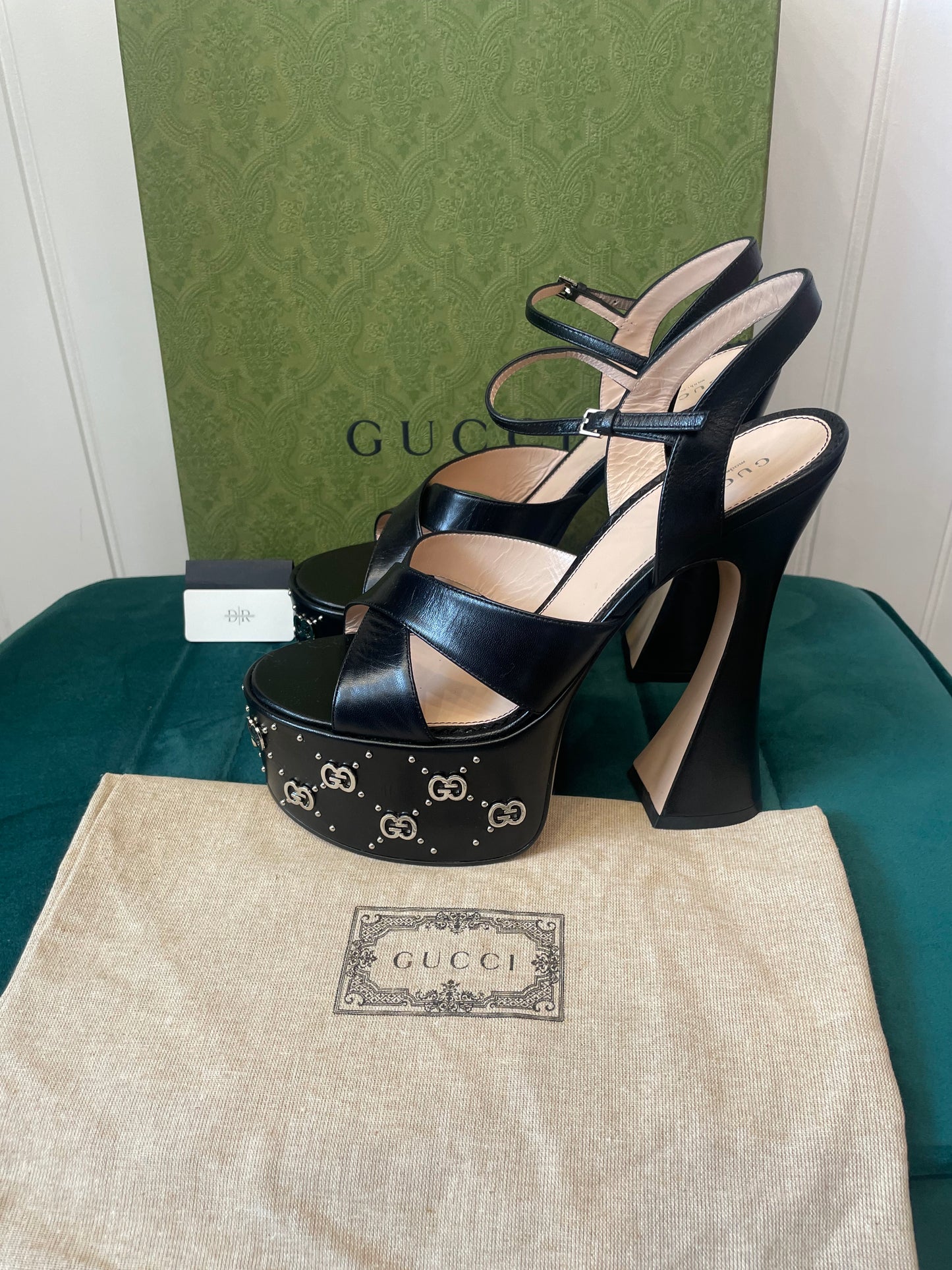 Gucci WOMEN'S SANDAL WITH INTERLOCKING G STUDS size 39
