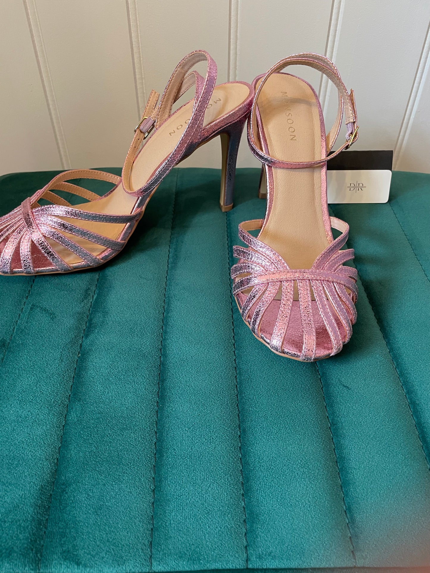 Monsoon size 39