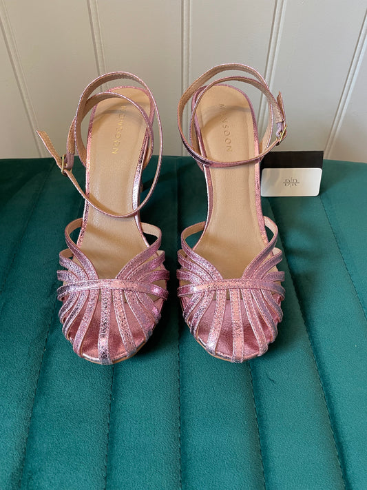 Monsoon size 39
