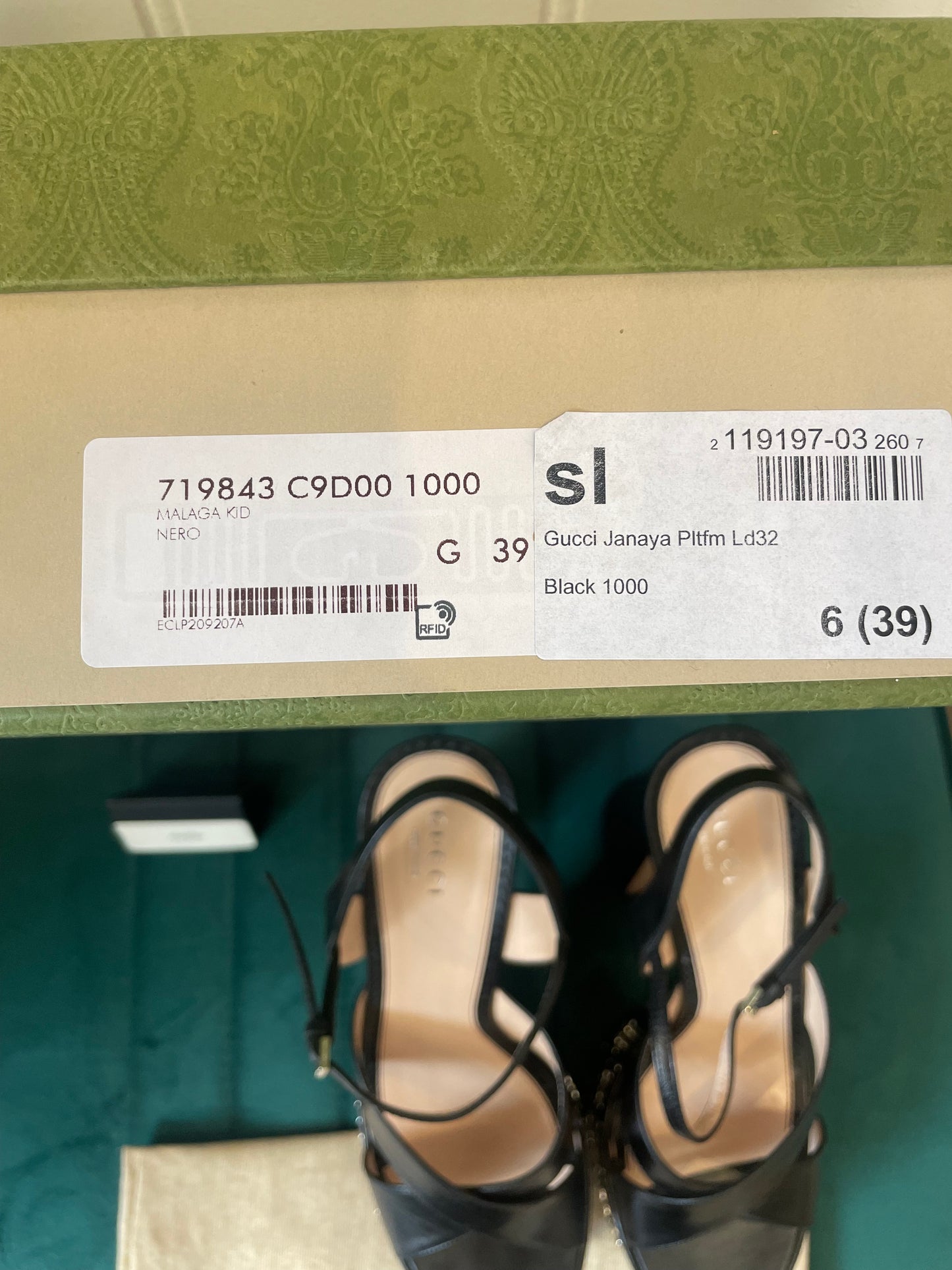 Gucci WOMEN'S SANDAL WITH INTERLOCKING G STUDS size 39