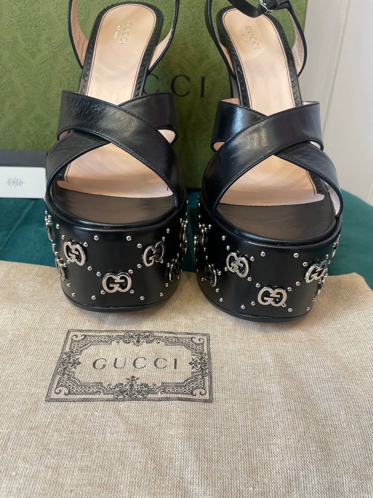 Gucci WOMEN'S SANDAL WITH INTERLOCKING G STUDS size 39
